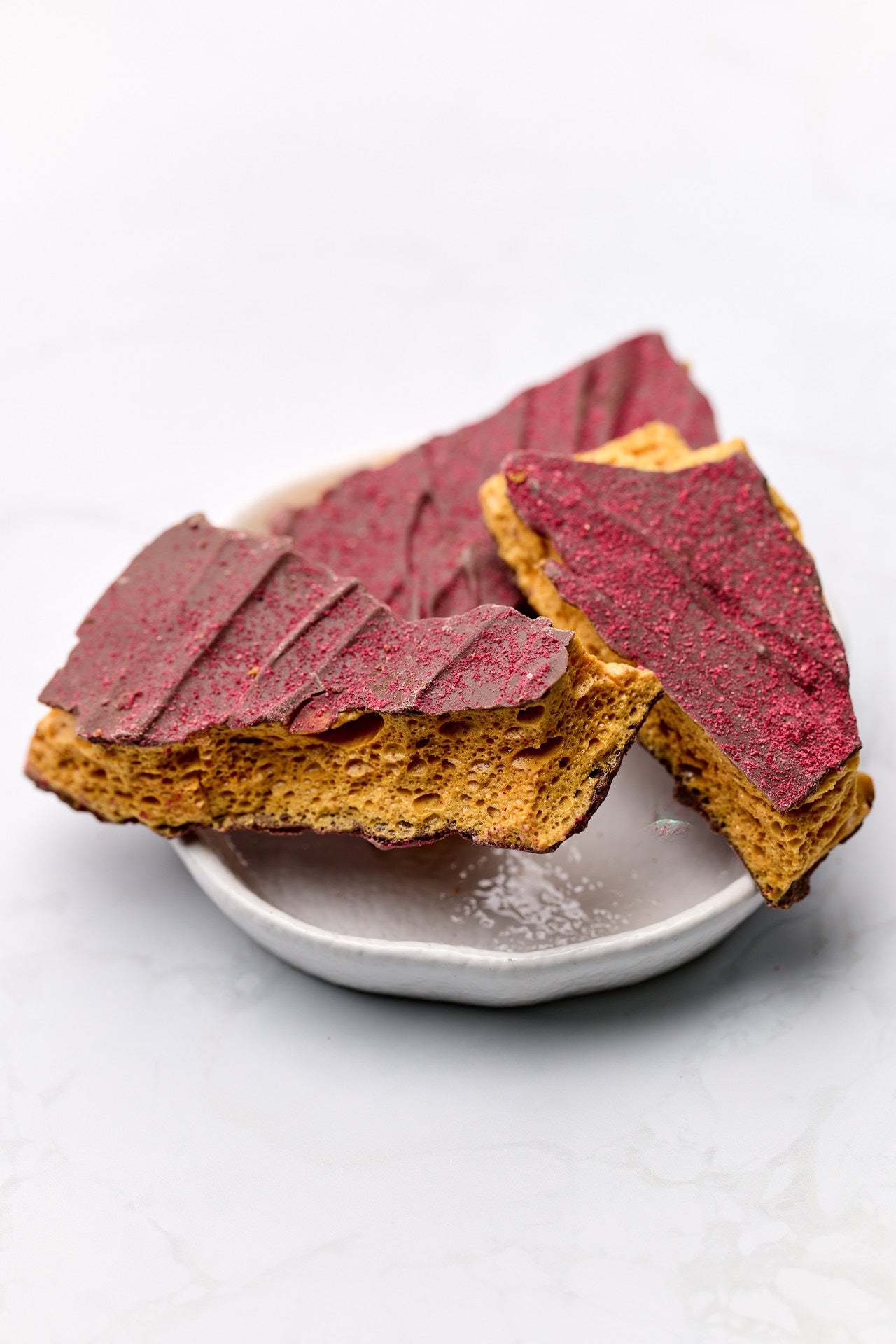 Honeycomb | Raspberry | Milk Chocolate | 42% cacao | 100g